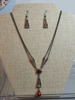 Estate find 👀 Pendant Necklace and Earring Set